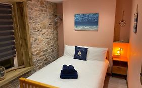 Island Lodge A Relaxed Boutique Stay Tucked Into Plymouth Historic Barbican Combining Spacious Modern Rooms With Warm Hospitality